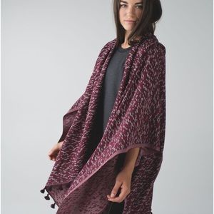 Lululemon Sun To Moon Scarf Angel Wing / Cranberry / Bordeaux Drama